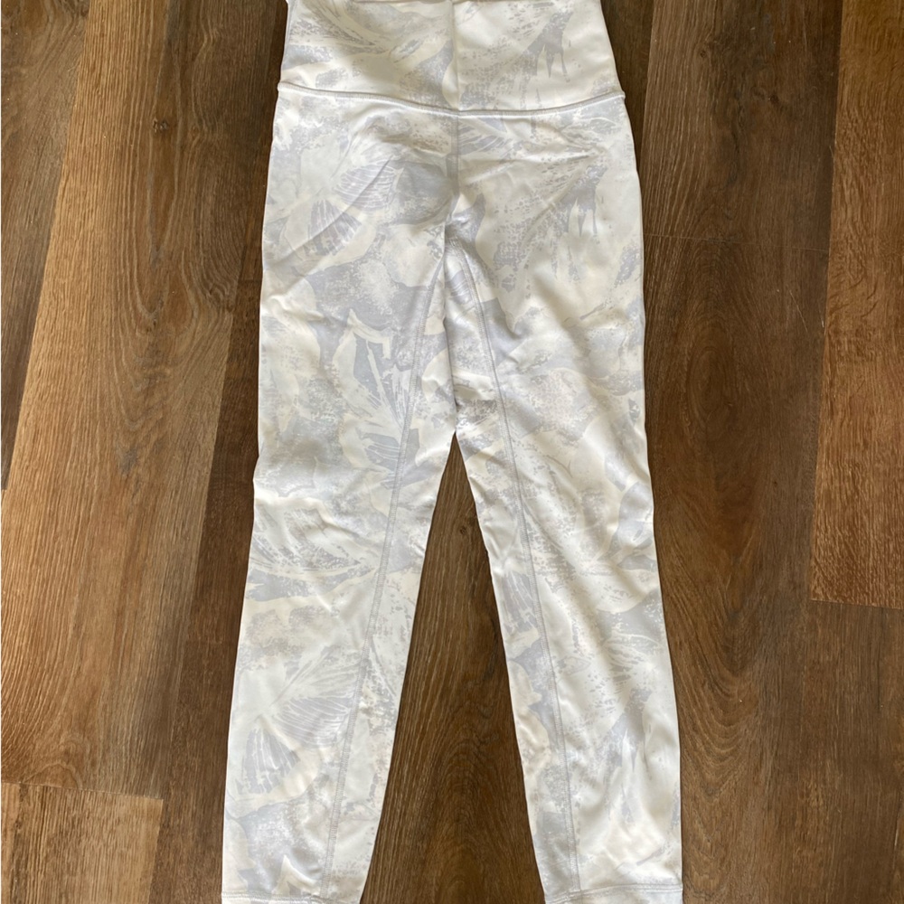 Lululemon White/Grey/Silver Pattern Wunder Under … - image 1